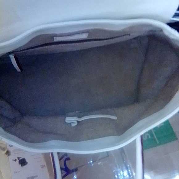 Dooney& Bourke egg white colored handbag leather is perfectly broken in - Picture 12 of 16